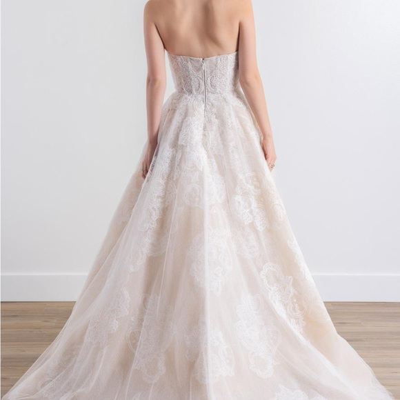 STUNNING Watters Strapless A Line Lace Wedding dress. Size 8 - Picture 6 of 13